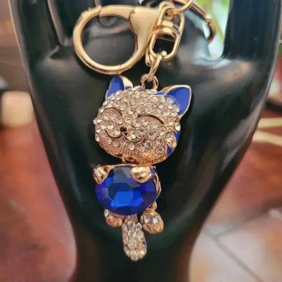 unbranded Accessories - Red, Black, or Blue Crystal Cat Keychain. Your Choice